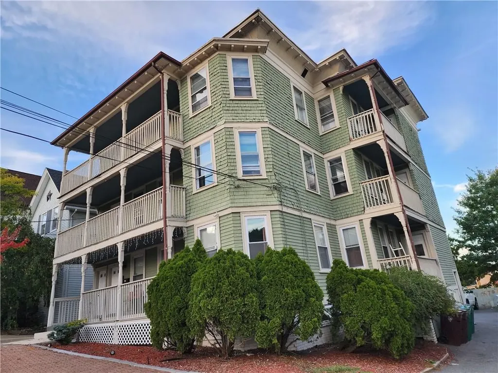 17 Morton Avenue Woonsocket RI 02895