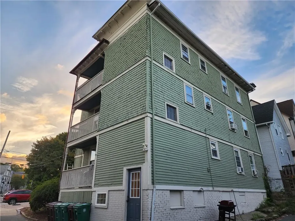 17 Morton Avenue Woonsocket RI 02895