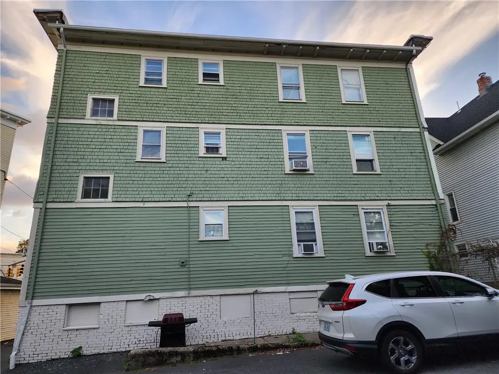 17 Morton Avenue Woonsocket RI 02895