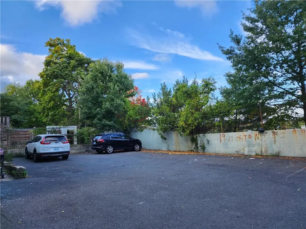 17 Morton Avenue Woonsocket RI 02895