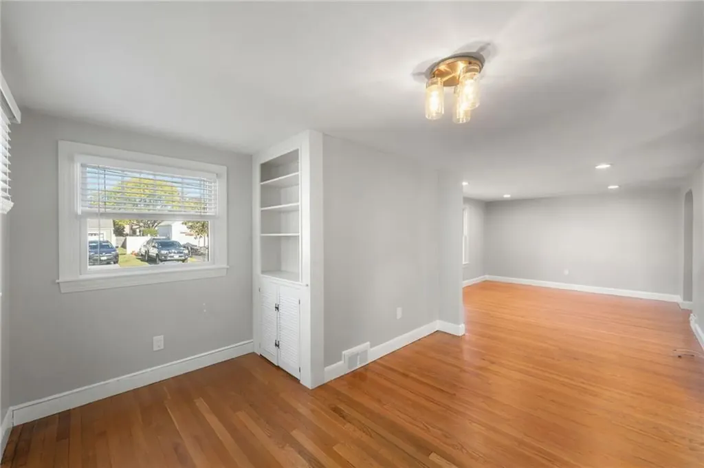 24 Winthrop Street East Providence RI 02915