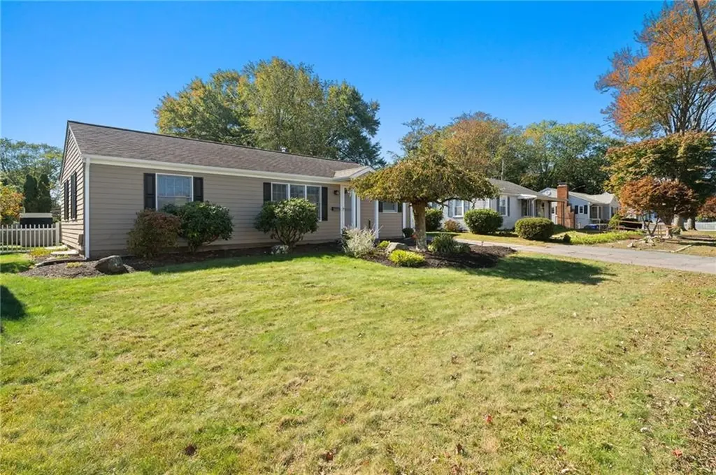 24 Winthrop Street East Providence RI 02915