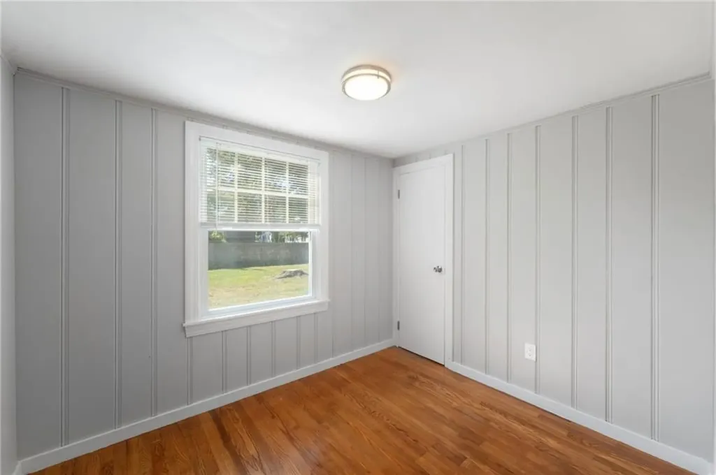 24 Winthrop Street East Providence RI 02915