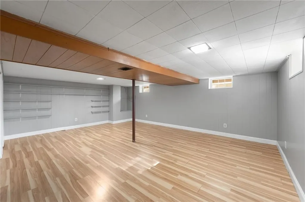 24 Winthrop Street East Providence RI 02915