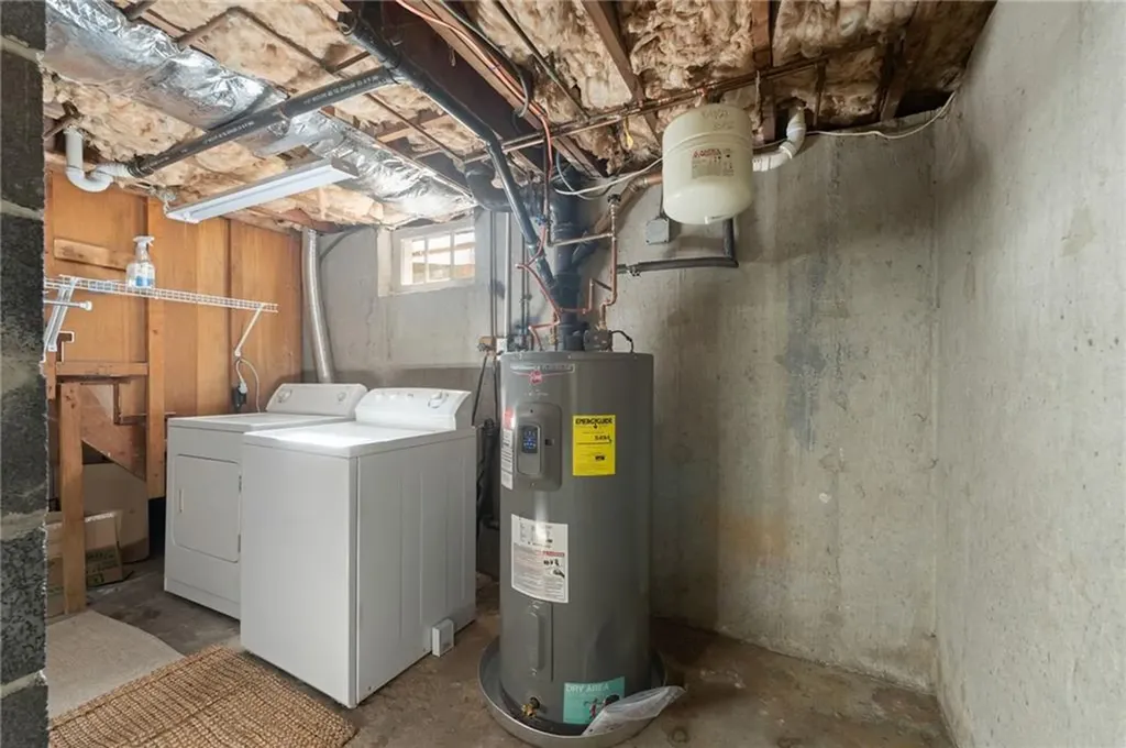 24 Winthrop Street East Providence RI 02915