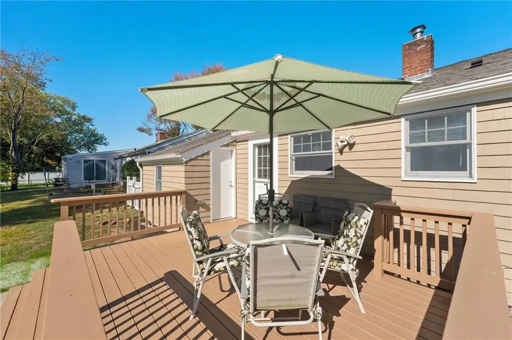 24 Winthrop Street East Providence RI 02915