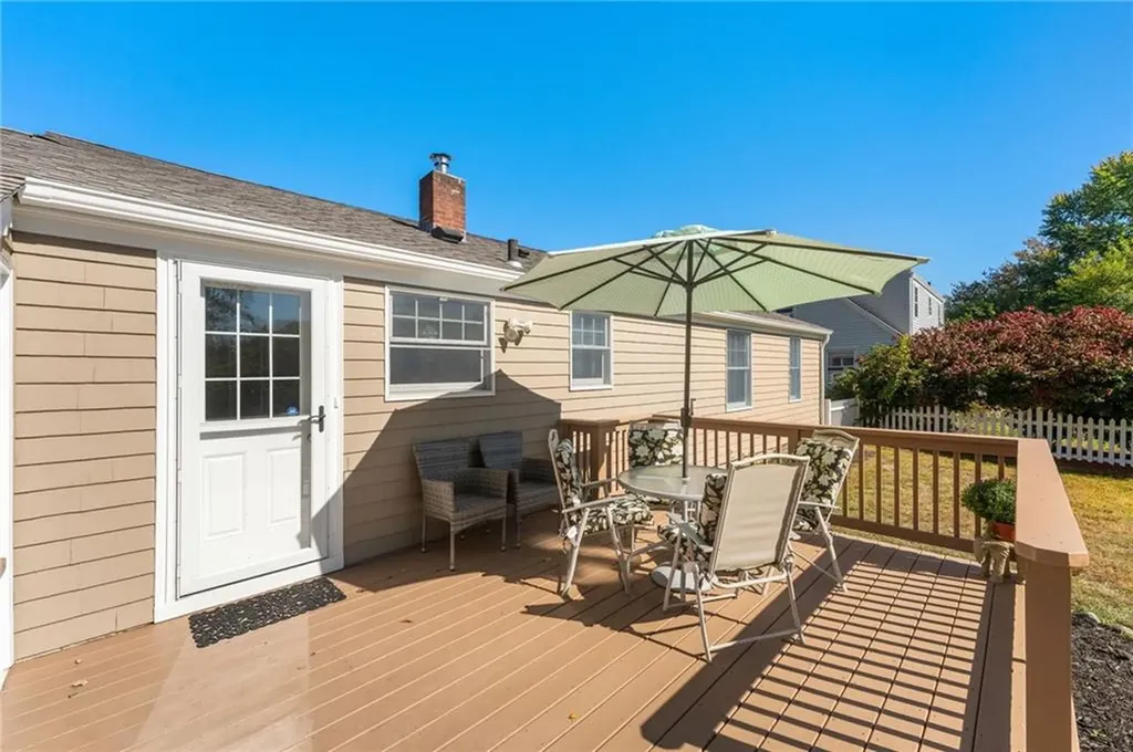 24 Winthrop Street East Providence RI 02915