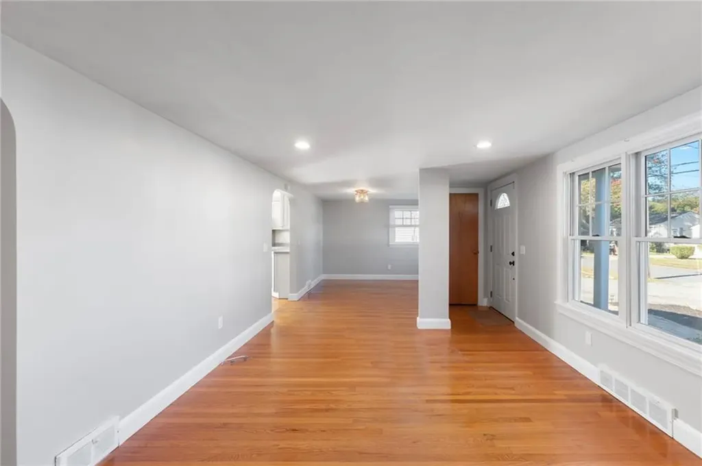 24 Winthrop Street East Providence RI 02915