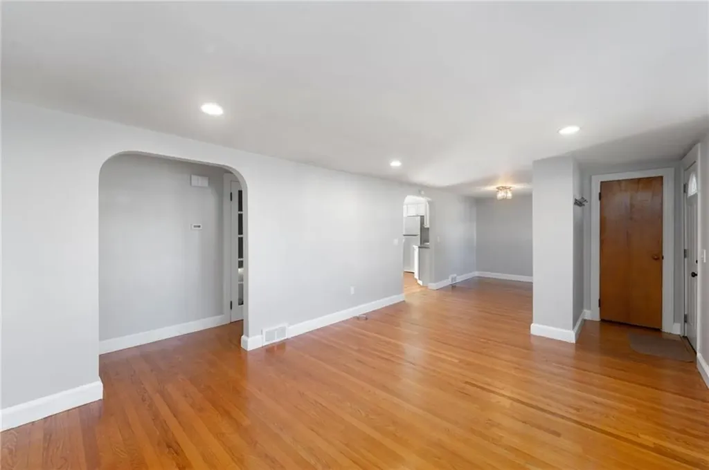 24 Winthrop Street East Providence RI 02915