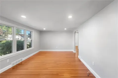 24 Winthrop Street East Providence RI 02915