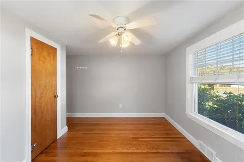 24 Winthrop Street East Providence RI 02915