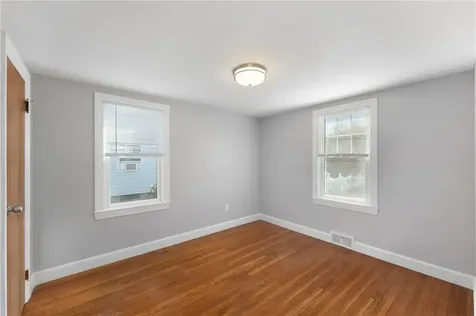 24 Winthrop Street East Providence RI 02915