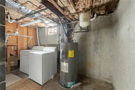 24 Winthrop Street East Providence RI 02915