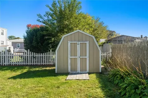 24 Winthrop Street East Providence RI 02915