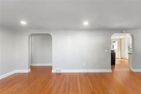 24 Winthrop Street East Providence RI 02915