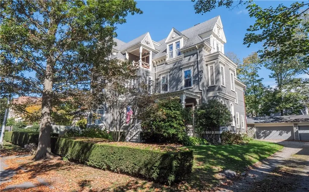 8 Cottage Street Newport RI 02840