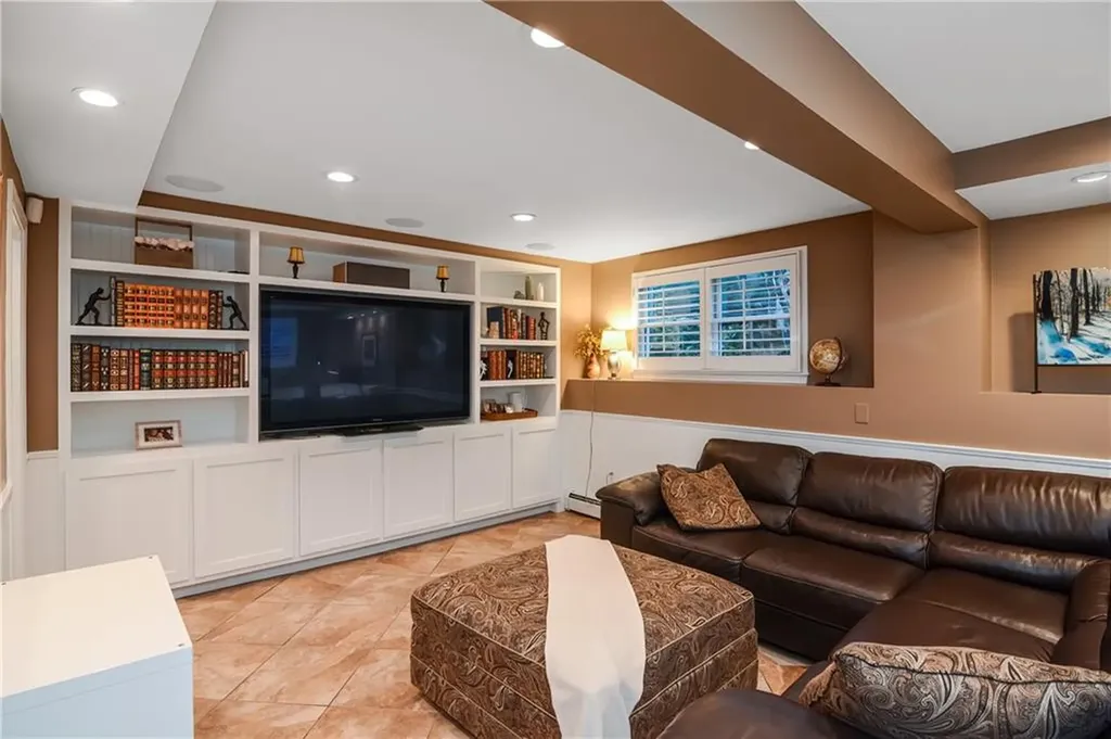 163 Silverwood Lane West Warwick RI 02893