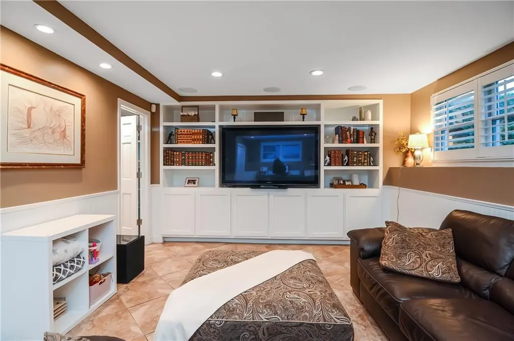 163 Silverwood Lane West Warwick RI 02893