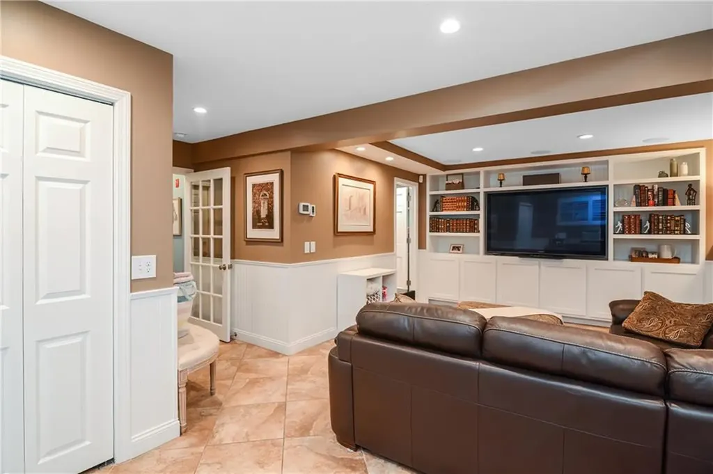 163 Silverwood Lane West Warwick RI 02893