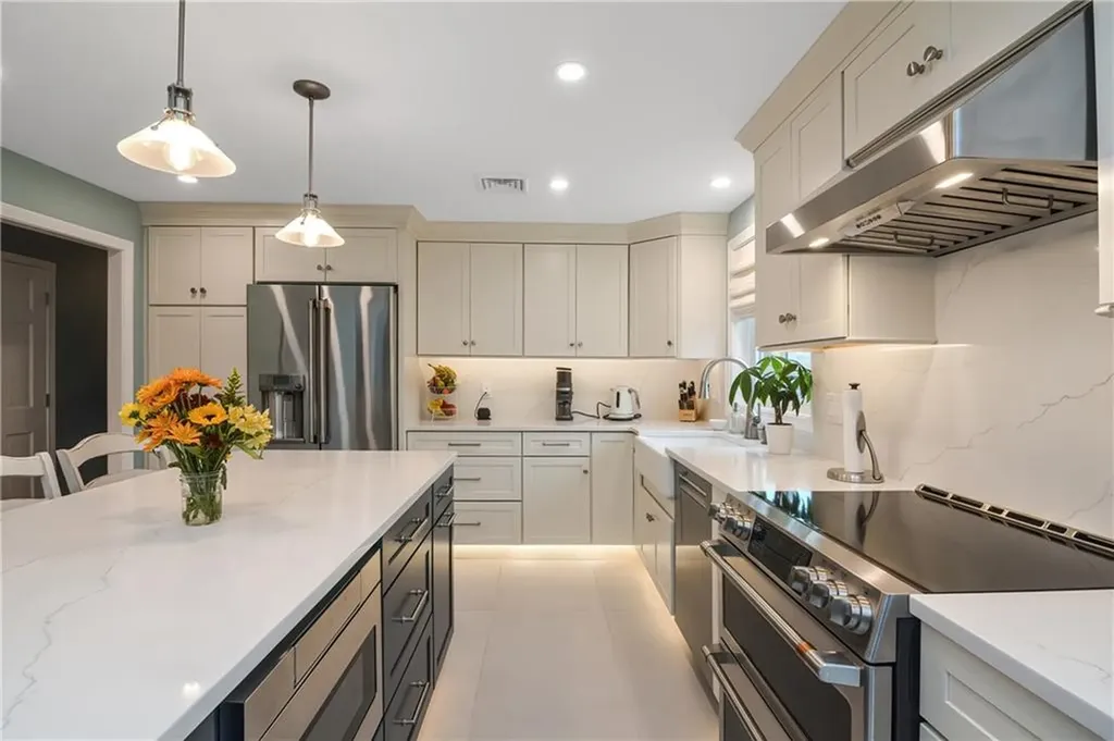 163 Silverwood Lane West Warwick RI 02893