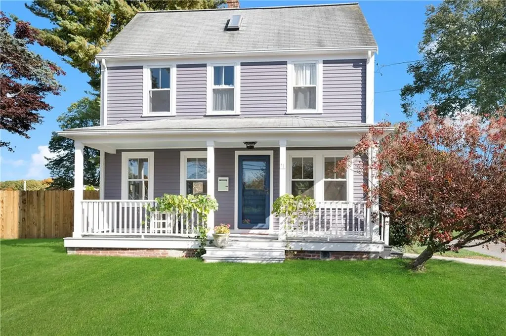 21 Avenue A Warren RI 02885