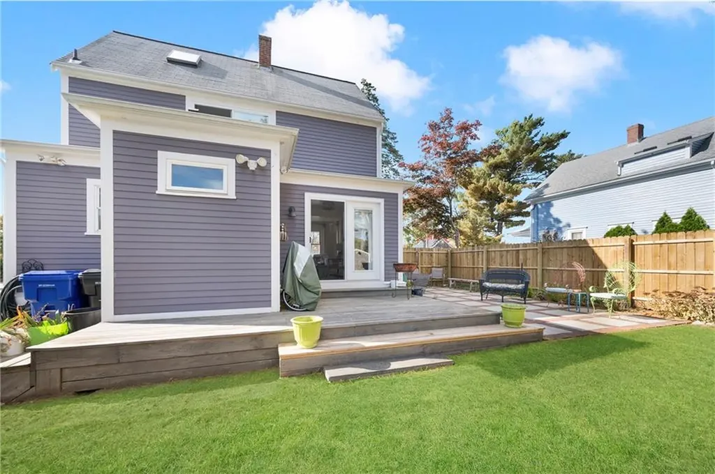 21 Avenue A Warren RI 02885