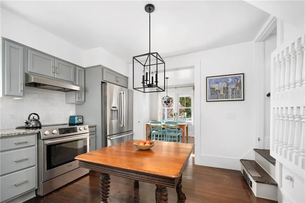21 Avenue A Warren RI 02885