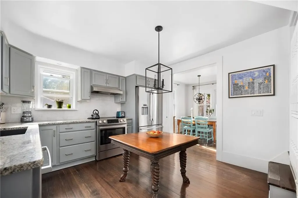 21 Avenue A Warren RI 02885