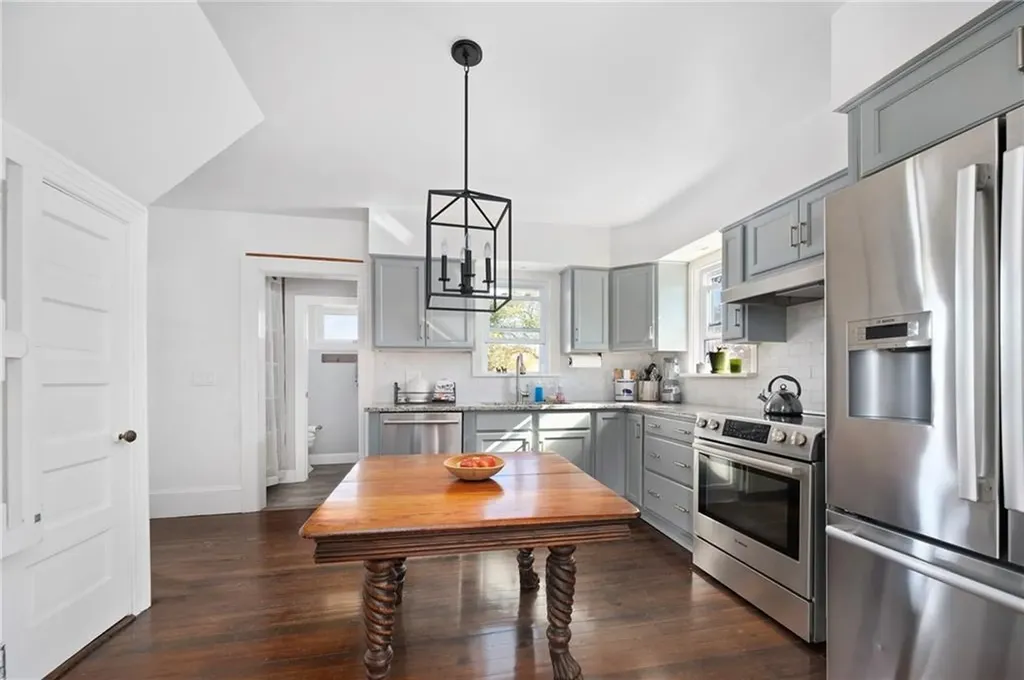21 Avenue A Warren RI 02885