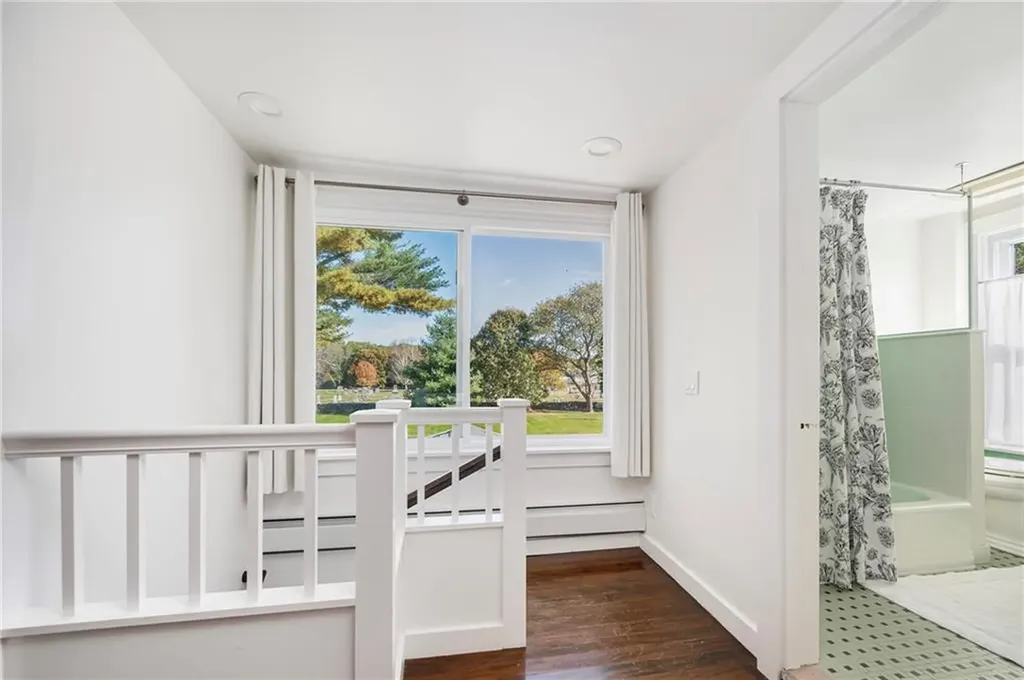 21 Avenue A Warren RI 02885