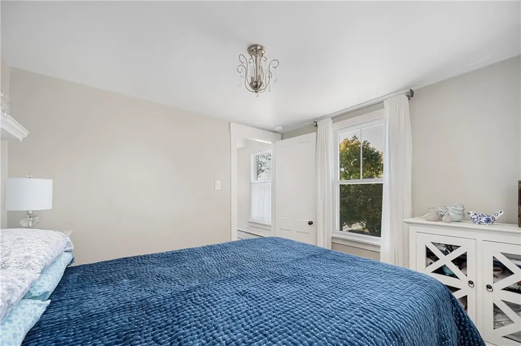 21 Avenue A Warren RI 02885