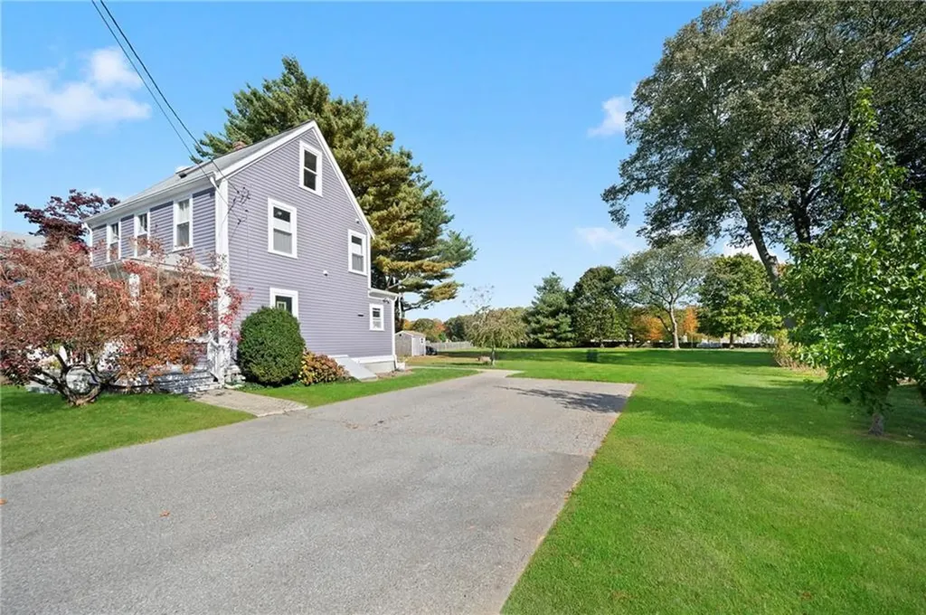 21 Avenue A Warren RI 02885