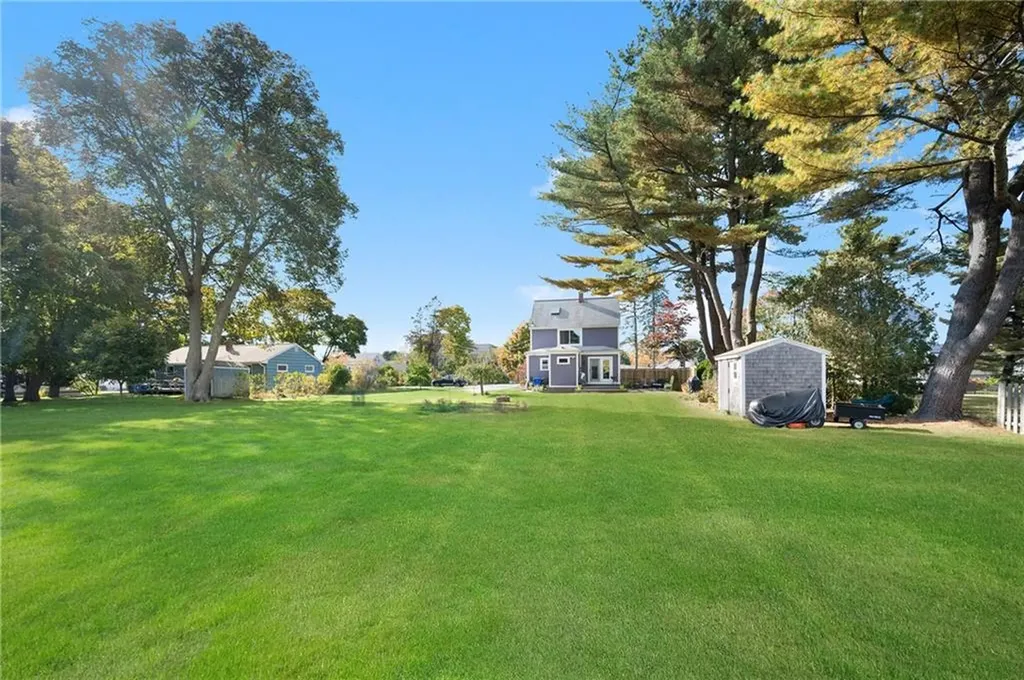 21 Avenue A Warren RI 02885