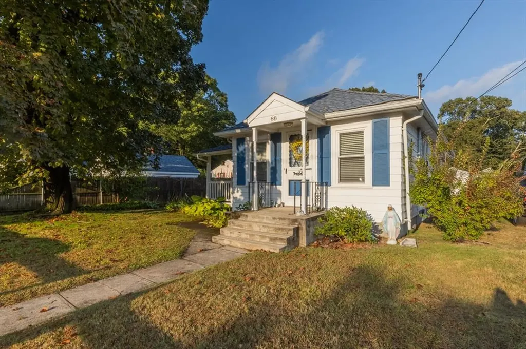 88 Lee Avenue Warwick RI 02889
