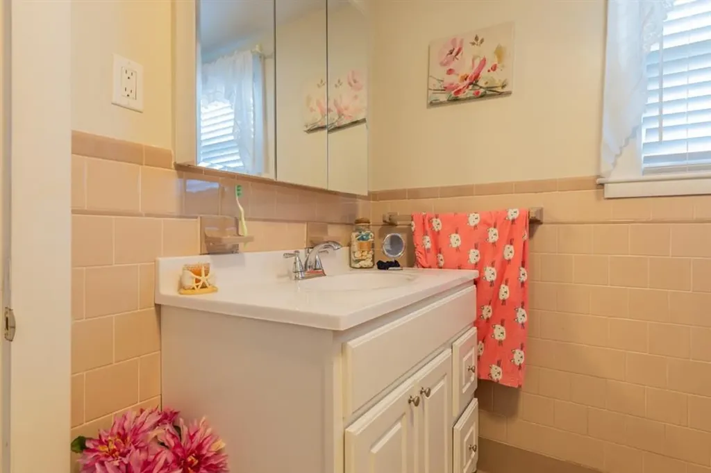 88 Lee Avenue Warwick RI 02889