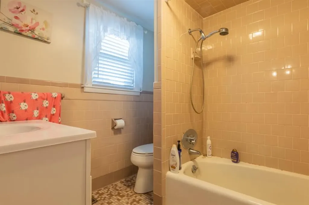 88 Lee Avenue Warwick RI 02889