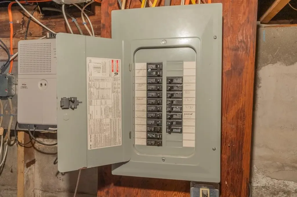 88 Lee Avenue Warwick RI 02889