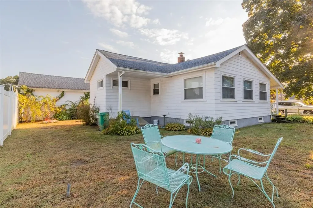 88 Lee Avenue Warwick RI 02889