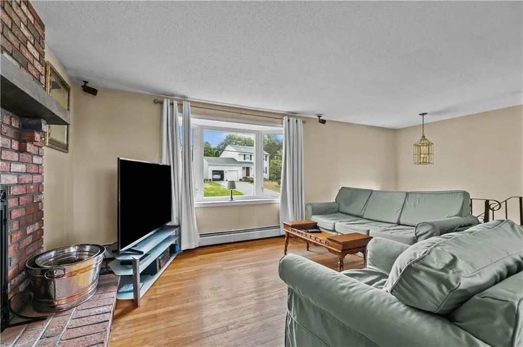 22 Pear Street Portsmouth RI 02871