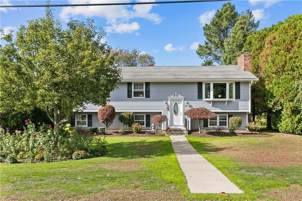 22 Pear Street Portsmouth RI 02871