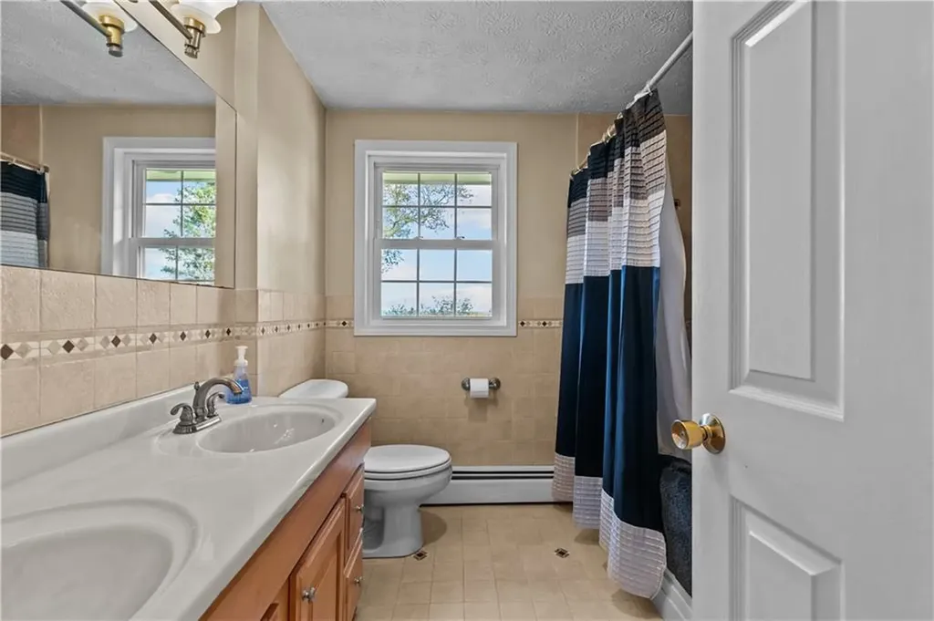 22 Pear Street Portsmouth RI 02871