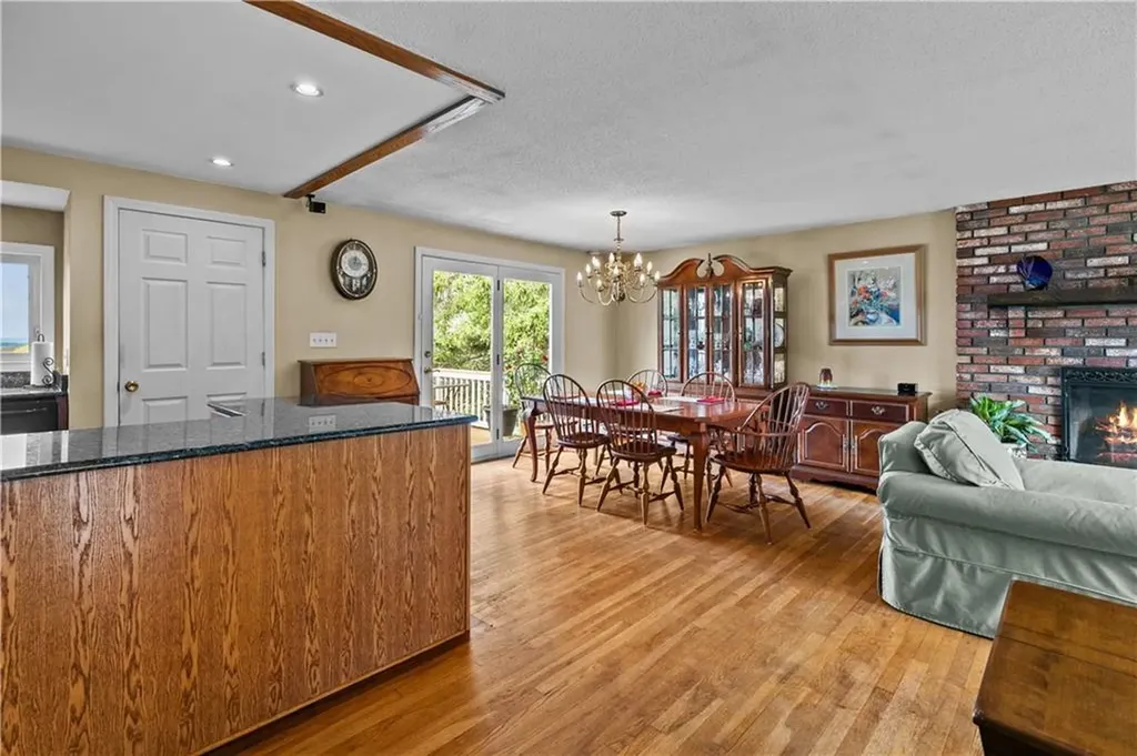 22 Pear Street Portsmouth RI 02871
