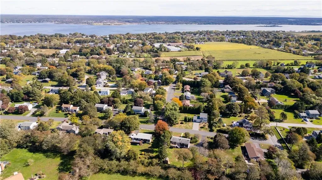 22 Pear Street Portsmouth RI 02871