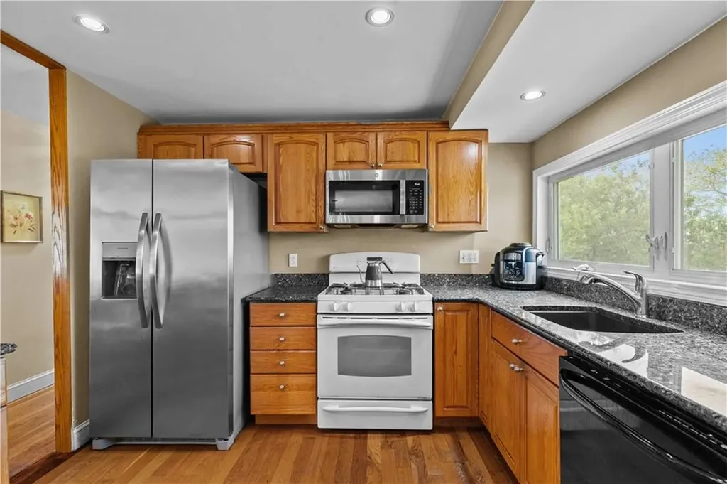 22 Pear Street Portsmouth RI 02871