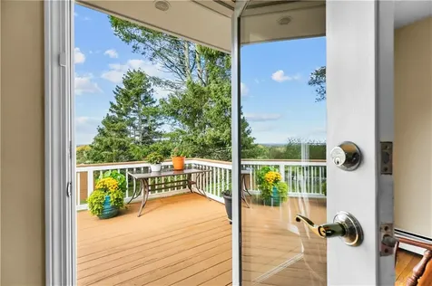 22 Pear Street Portsmouth RI 02871