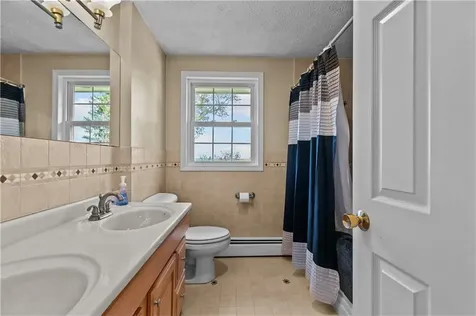 22 Pear Street Portsmouth RI 02871