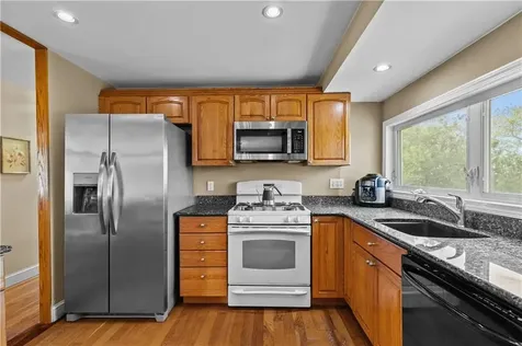 22 Pear Street Portsmouth RI 02871