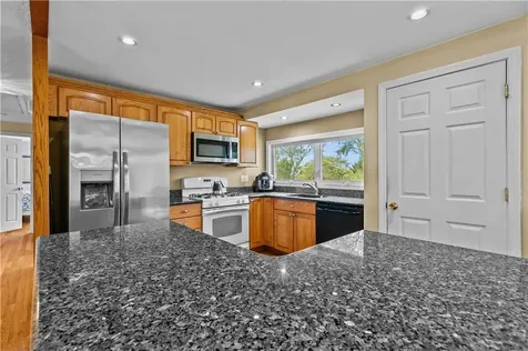 22 Pear Street Portsmouth RI 02871