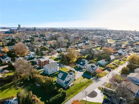 115 Ellery Avenue Middletown RI 02842