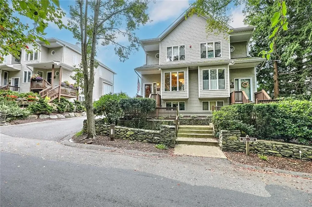 306 North Lane Bristol RI 02809
